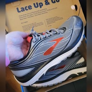 NWT Brooks Size 12 Sneakers